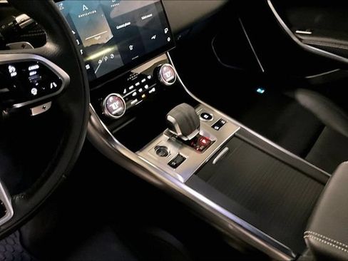 Certified 2022 Jaguar XF R-Dynamic SE AWD/4WD image 19