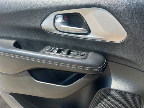Used 2018 Chrysler Pacifica Touring-L Plus w/ S Appearance Package FWD image 28