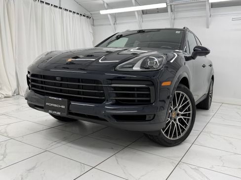 Certified 2023 Porsche Cayenne Platinum Edition image 8