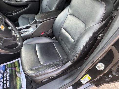 Used 2016 Chevrolet Malibu LT w/ Leather Package FWD image 9