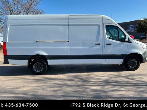 Used 2019 Mercedes-Benz Sprinter 170 Cargo image 6