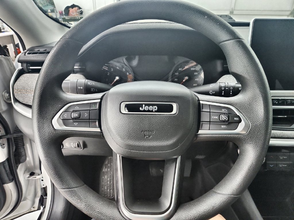 Used 2022 Jeep Compass Sport AWD/4WD image 25