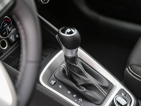 Used 2026 Hyundai Venue SEL image 19