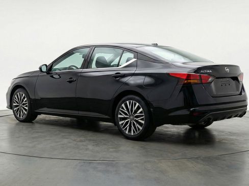 Used 2025 Nissan Altima 2.5 SV image 6