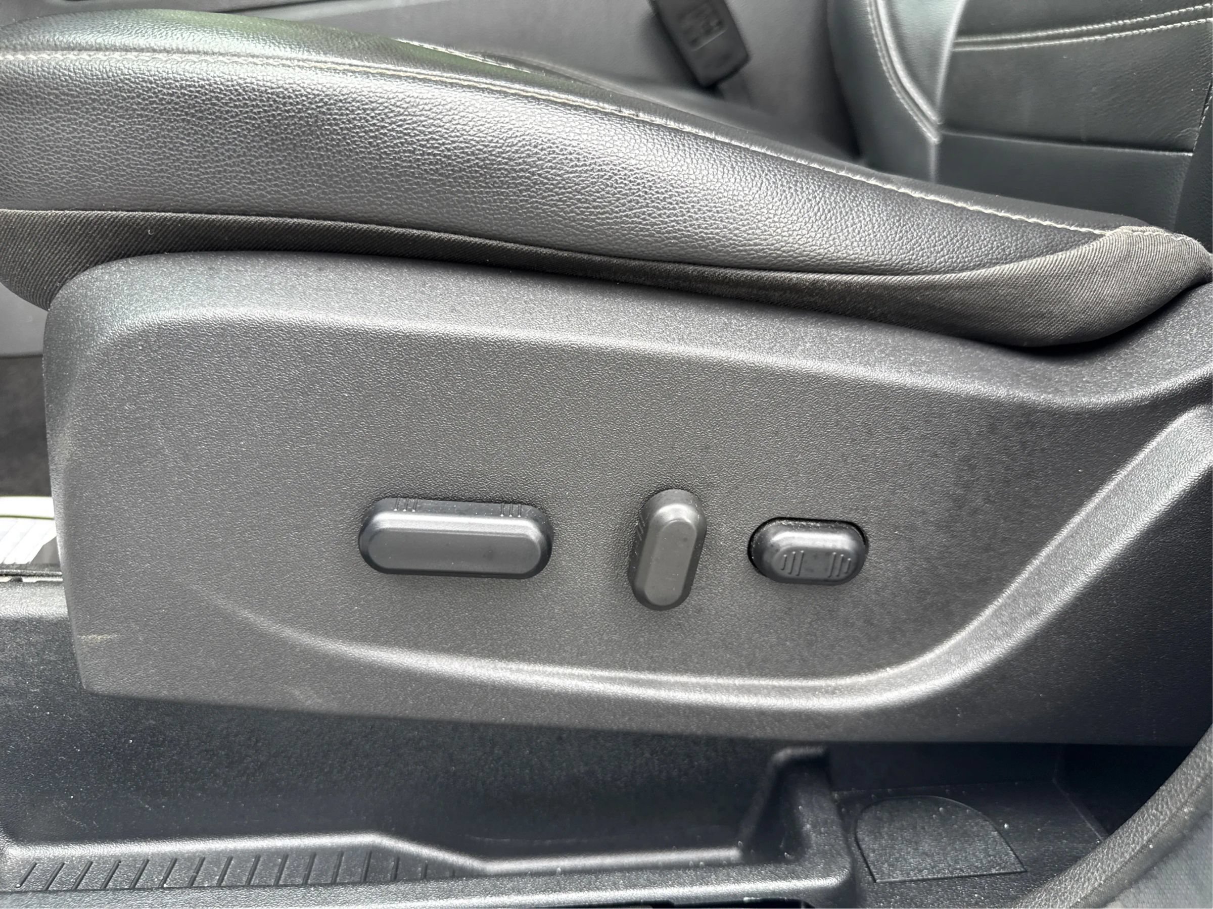 Used 2018 Ford Escape Titanium AWD/4WD image 23