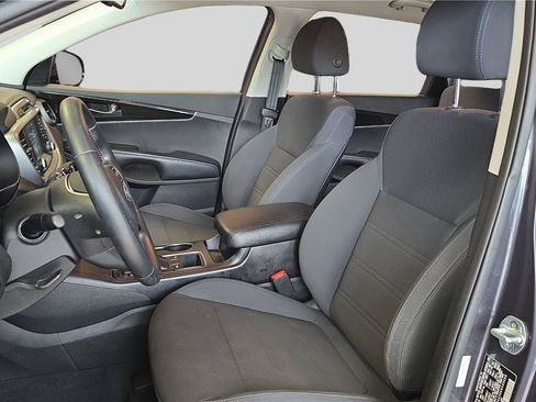 Used 2019 Kia Sorento FWD w/ LX Convenience Package image 11