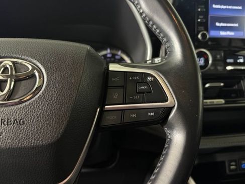 Used 2022 Toyota Highlander XLE AWD/4WD image 25