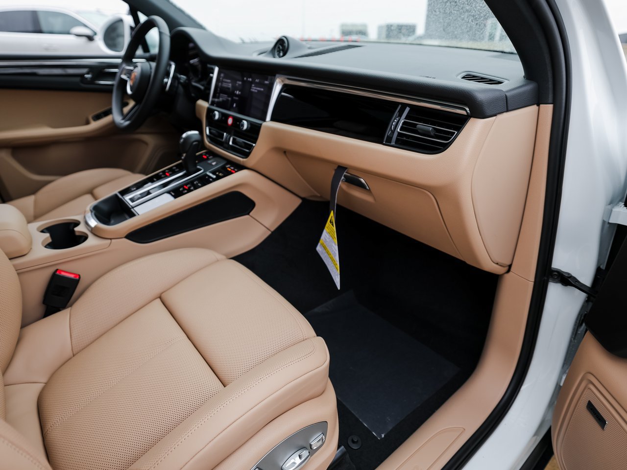 Certified 2026 Porsche Macan AWD/4WD image 29