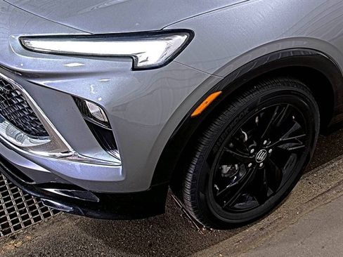 Used 2024 Buick Encore GX Sport Touring image 2