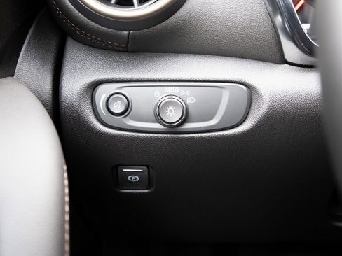 Used 2024 Chevrolet Blazer Premier image 11