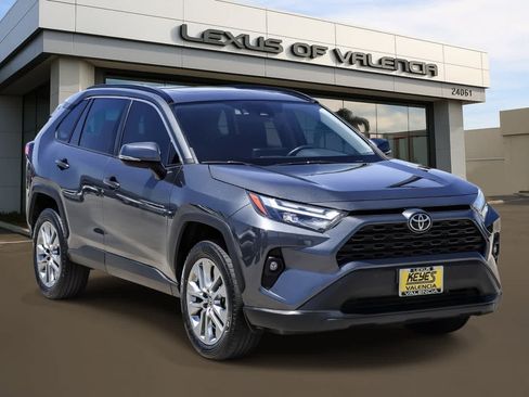 Used 2022 Toyota RAV4 XLE Premium FWD image 5