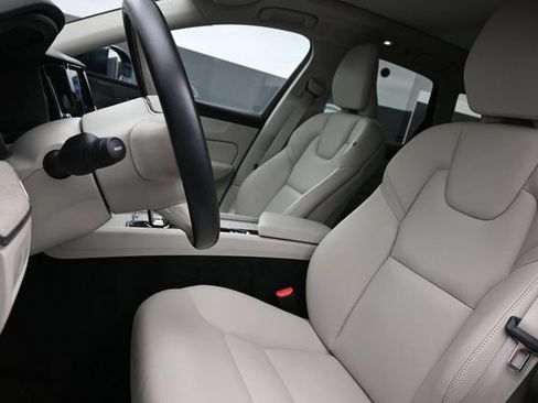 Used 2023 Volvo XC60 B5 Plus w/ Protection Package Premier FWD image 10