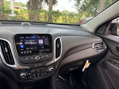 Used 2023 Chevrolet Equinox LT FWD image 44