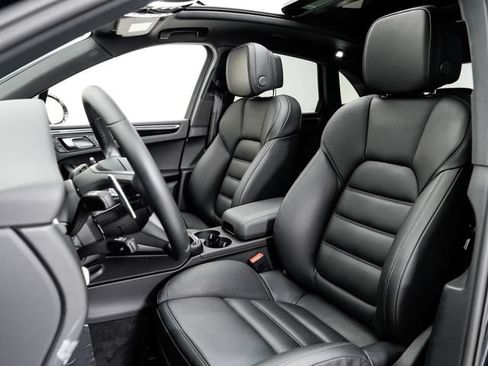 Certified 2026 Porsche Macan AWD/4WD image 5