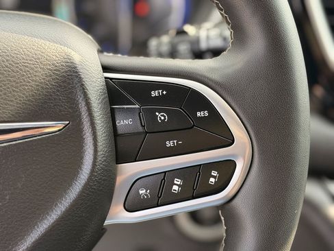 Used 2026 Chrysler Pacifica Select FWD image 28