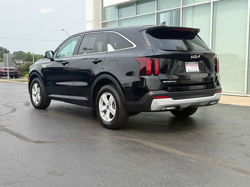 Used 2025 Kia Sorento LX FWD image 6