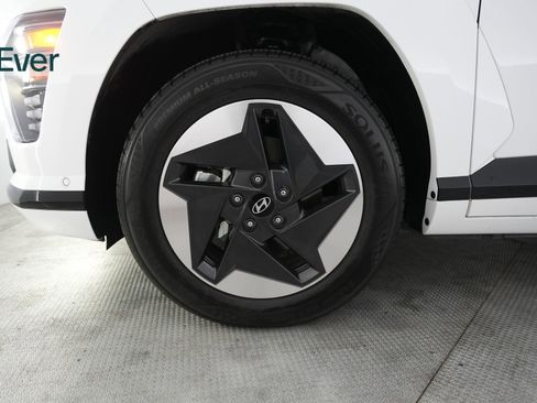 Used 2024 Hyundai Kona Limited FWD image 19