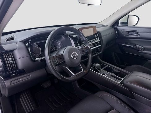 Used 2024 Nissan Pathfinder SV FWD image 9