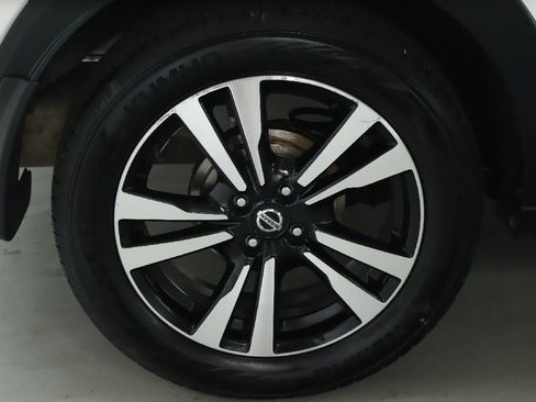 Used 2019 Nissan Kicks SR FWD image 12