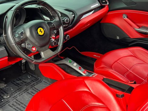 Used 2017 Ferrari 488 GTB image 4