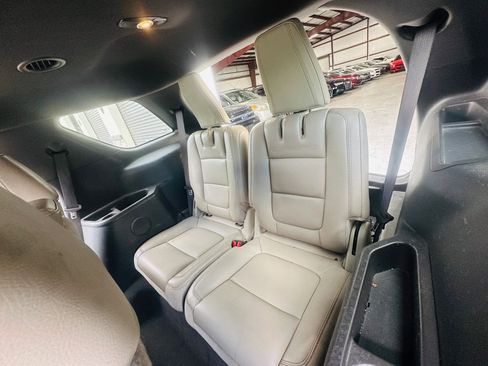 Used 2013 Ford Explorer XLT FWD image 18
