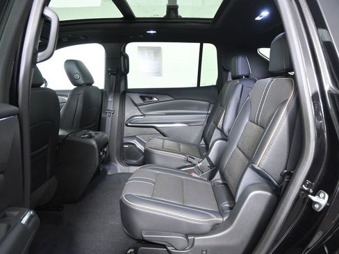 Used 2025 Chevrolet Traverse High Country w/ LPO, Floor Liner Package AWD/4WD image 19