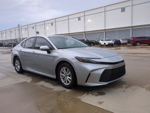 Used 2025 Toyota Camry LE w/ Convenience Package FWD image 3