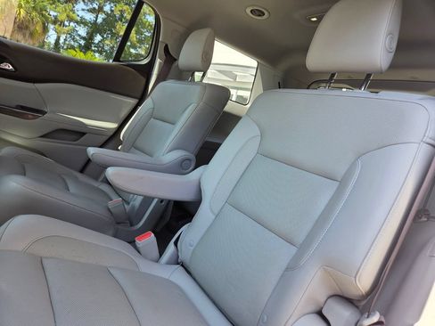 Used 2018 GMC Acadia SLT FWD image 24