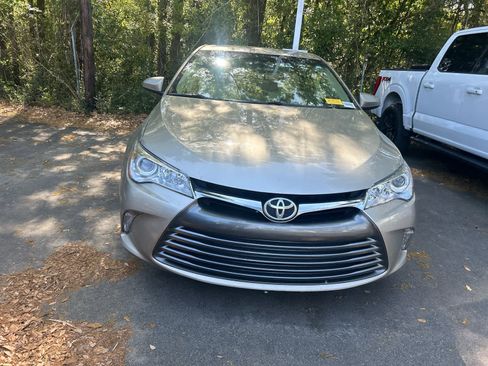 Used 2017 Toyota Camry XLE w/ Moonroof Package image 6