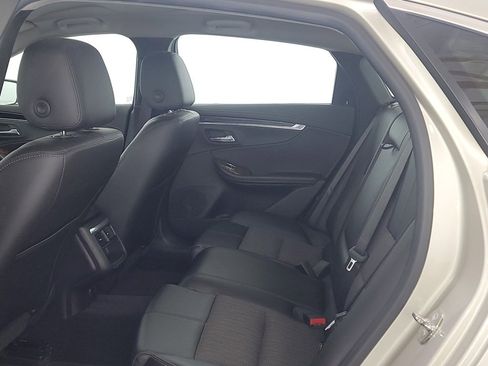 Used 2015 Chevrolet Impala LT w/ Convenience Package image 15