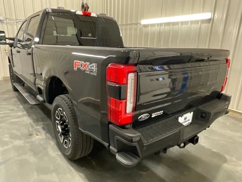 Used 2026 Ford F250 Platinum w/ FX4 Off-Road Package AWD/4WD image 22