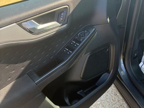 Used 2020 Ford Escape SE image 17