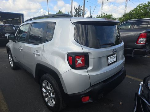 Used 2016 Jeep Renegade Latitude FWD image 5