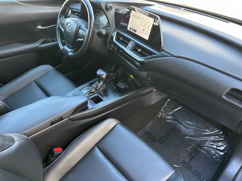 Used 2024 Lexus UX 250h FWD image 18