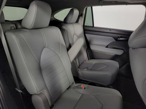 Used 2026 Toyota Highlander XLE AWD/4WD image 17