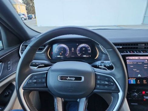 Used 2023 Jeep Grand Cherokee L Limited w/ Luxury Tech Group II image 11