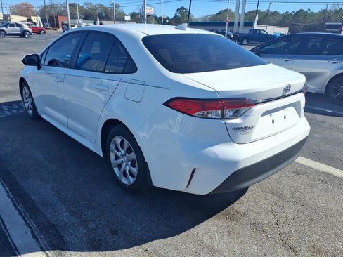 Used 2025 Toyota Corolla LE image 12