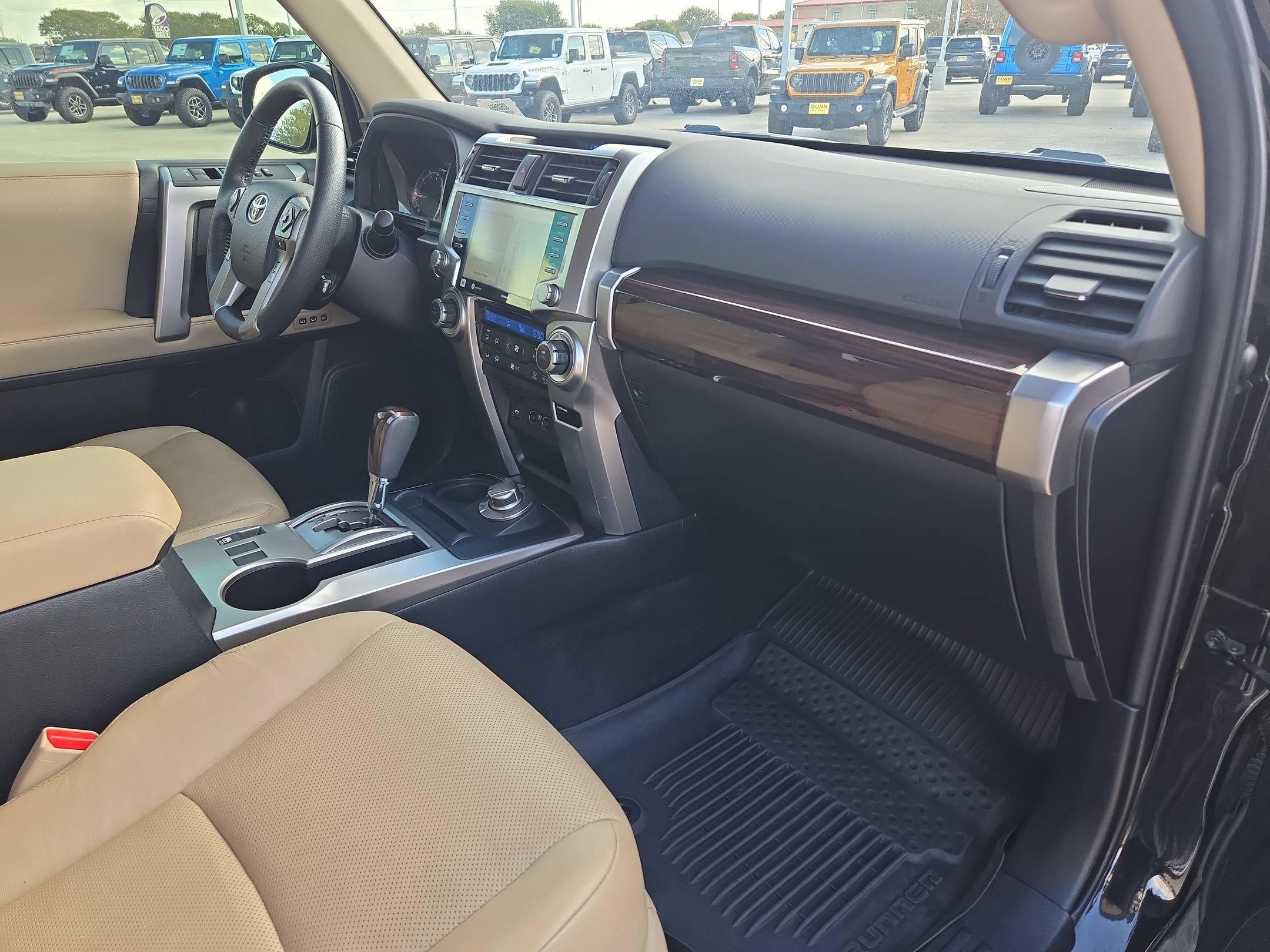 Used 2024 Toyota 4Runner Limited AWD/4WD image 28