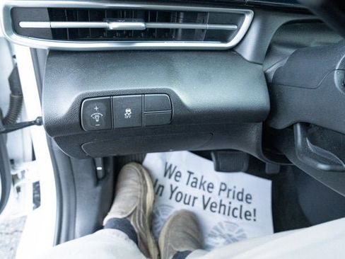 Used 2025 Hyundai Elantra Limited image 24