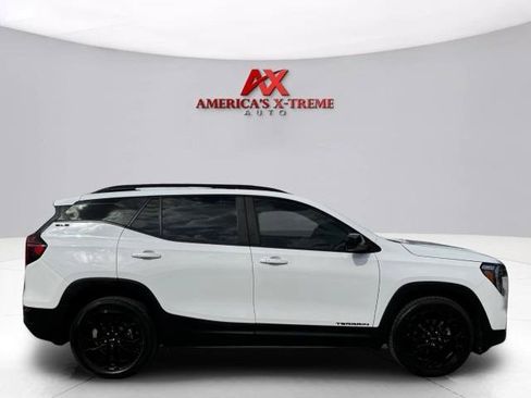 Used 2022 GMC Terrain SLE w/ Driver Convenience Package FWD image 7