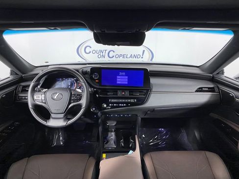 Used 2024 Lexus ES 350 Ultra Luxury w/ Accessory Package (Z1) image 12