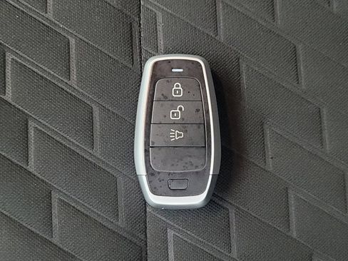 Used 2021 Nissan Kicks S FWD image 32