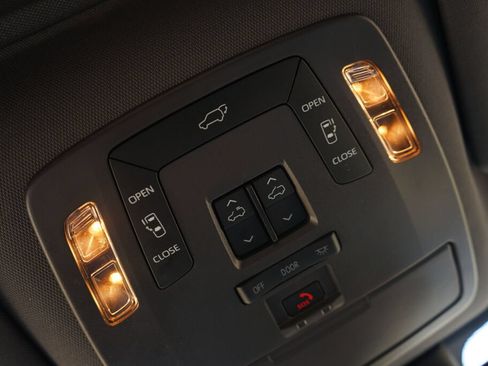 Used 2022 Toyota Sienna XSE w/ XSE Plus Package AWD/4WD image 30