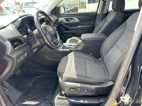 Used 2020 Chevrolet Traverse LT FWD image 13