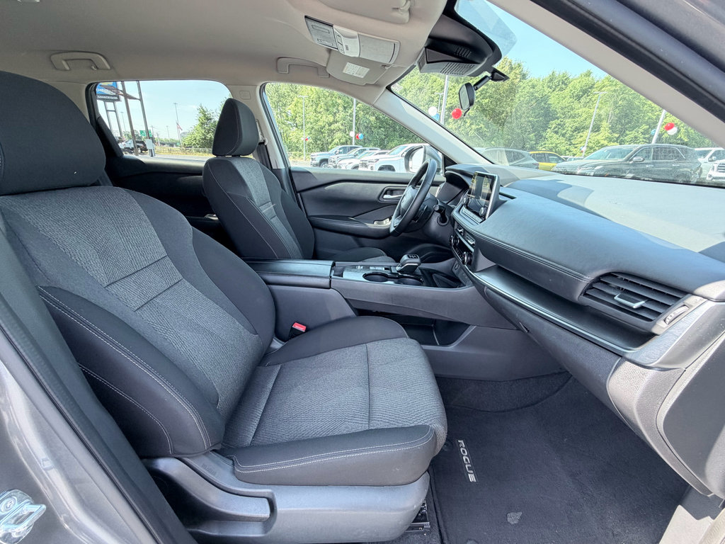 Used 2025 Nissan Rogue SV FWD image 23