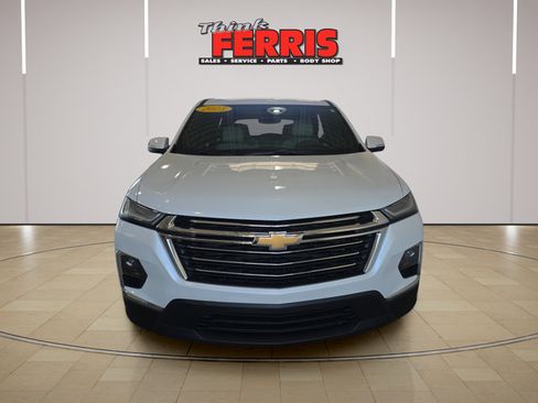 Used 2023 Chevrolet Traverse LT FWD image 2