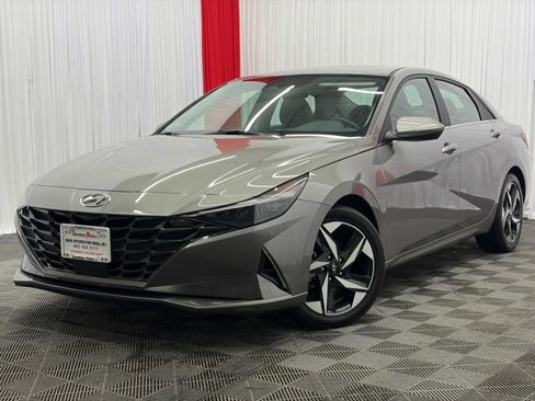 Used 2023 Hyundai Elantra Limited FWD image 4