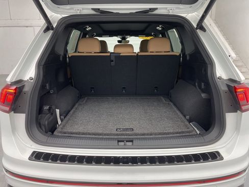 Used 2022 Volkswagen Tiguan SE R-Line image 49