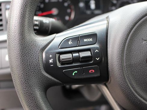 Used 2017 Kia Sorento FWD image 16