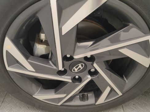 Used 2025 Hyundai Elantra Sport FWD image 31